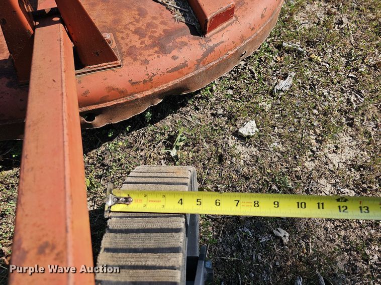 image for item LW9775 (2) pieces of ag equipment