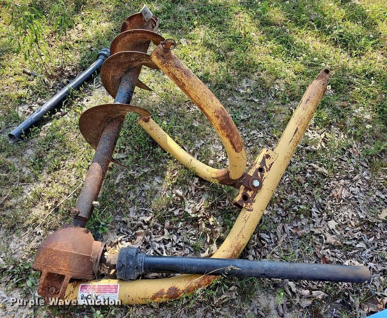 image for item LW9775 (2) pieces of ag equipment