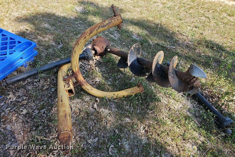 image for item LW9775 (2) pieces of ag equipment