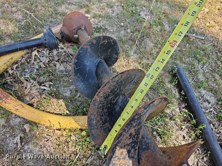 image for item LW9775 (2) pieces of ag equipment