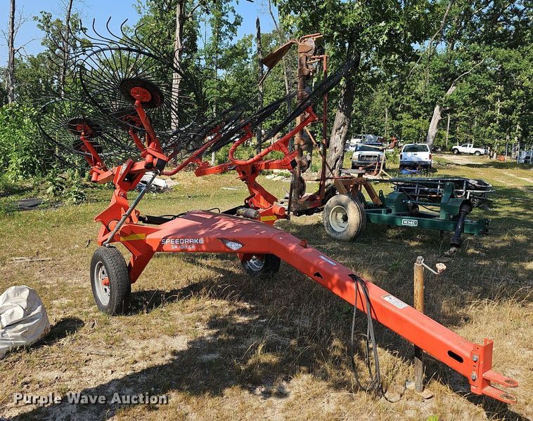 image for item LW9778 Speedrake SR108 GII  hay rake