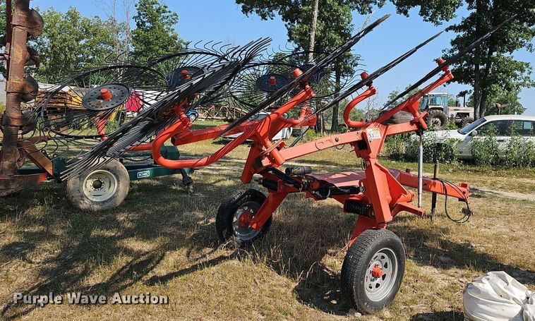 image for item LW9778 Speedrake SR108 GII  hay rake