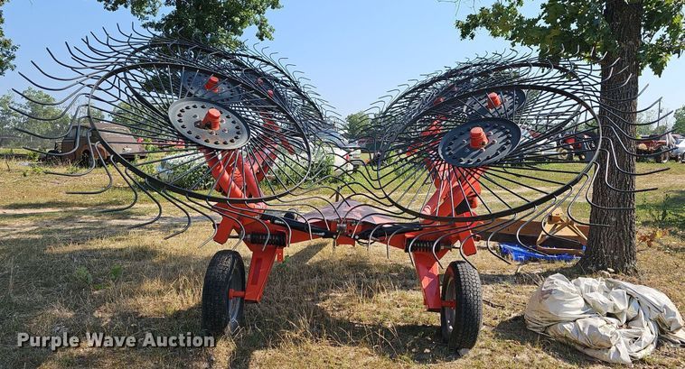 image for item LW9778 Speedrake SR108 GII  hay rake