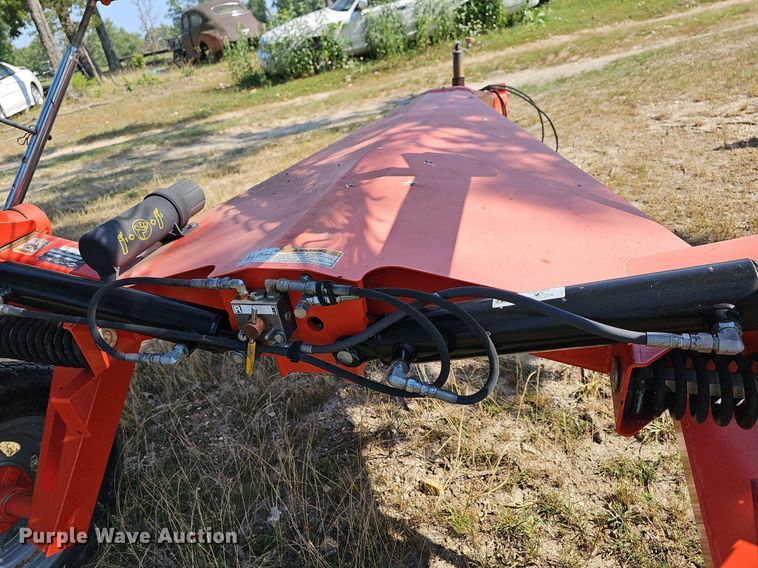 image for item LW9778 Speedrake SR108 GII  hay rake