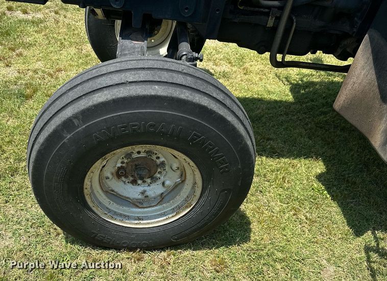 image for item MB9555 2002 New Holland TS110  tractor