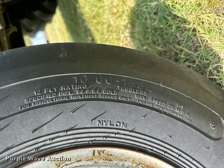 image for item MB9555 2002 New Holland TS110  tractor