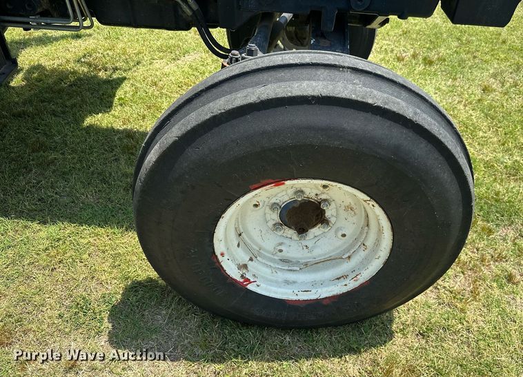 image for item MB9555 2002 New Holland TS110  tractor