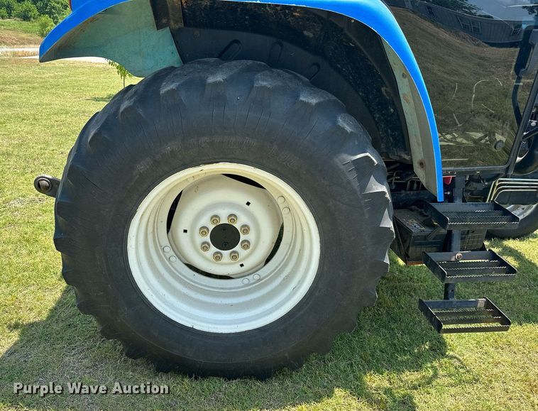 image for item MB9555 2002 New Holland TS110  tractor