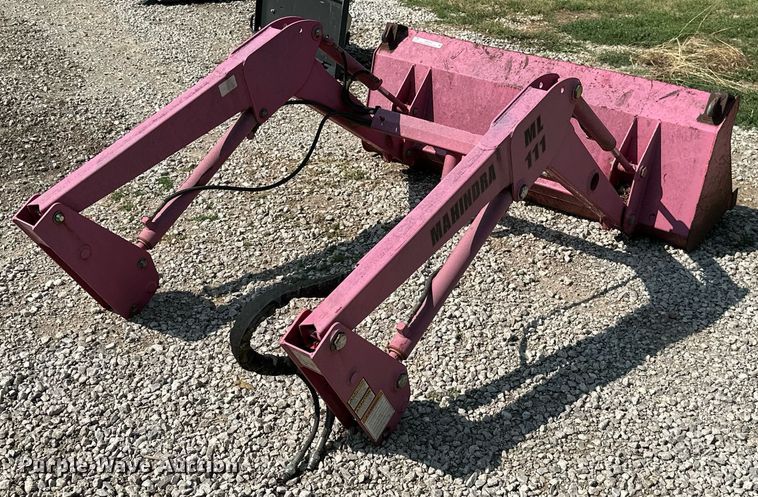 image for item MB9592 Mahindra ML111  loader