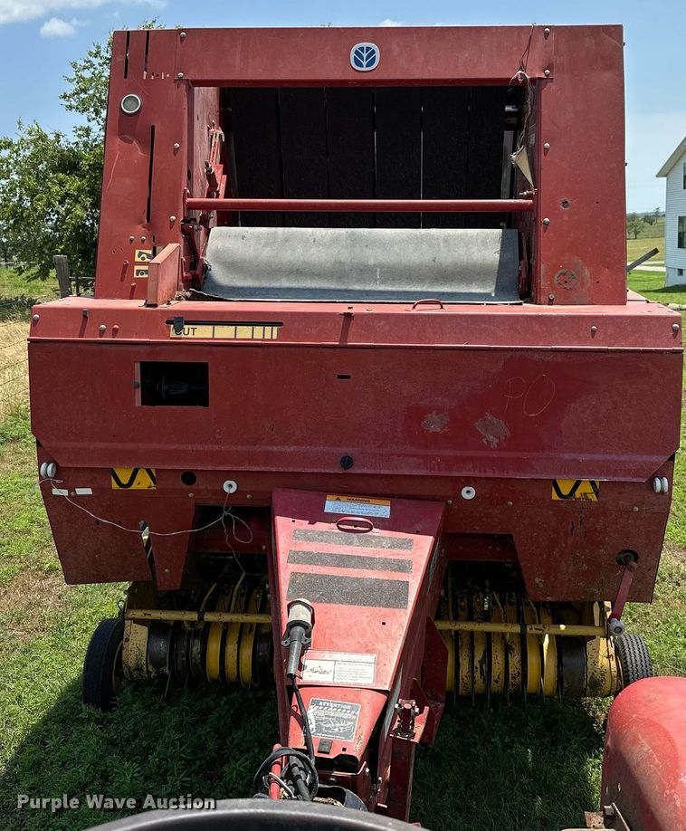 image for item MB9624 1998 New Holland 654  round baler