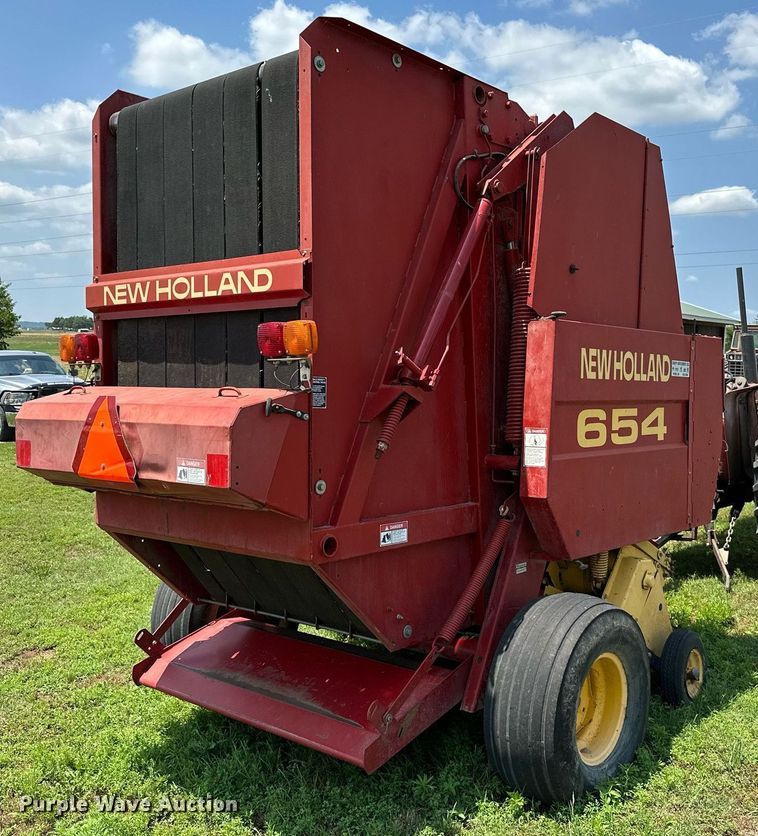 image for item MB9624 1998 New Holland 654  round baler