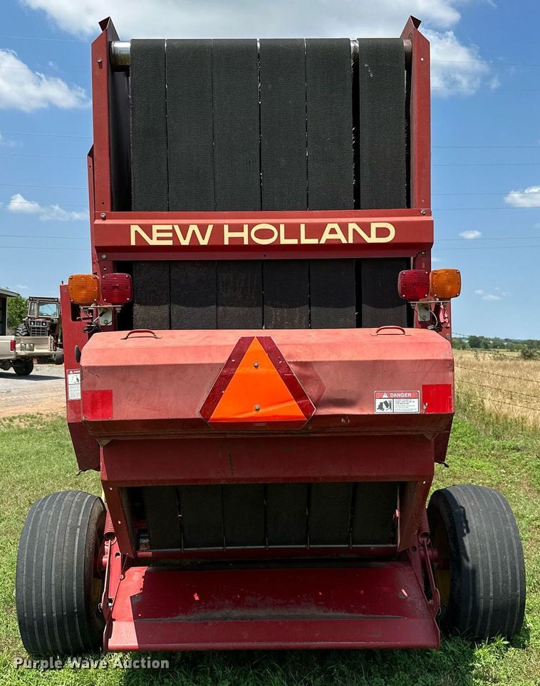image for item MB9624 1998 New Holland 654  round baler