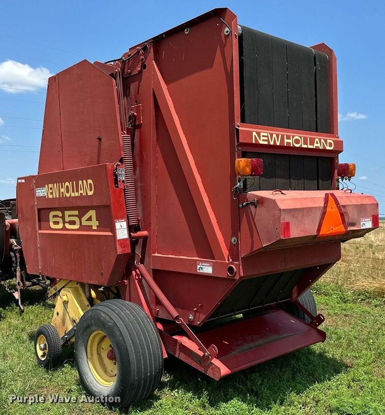 image for item MB9624 1998 New Holland 654  round baler