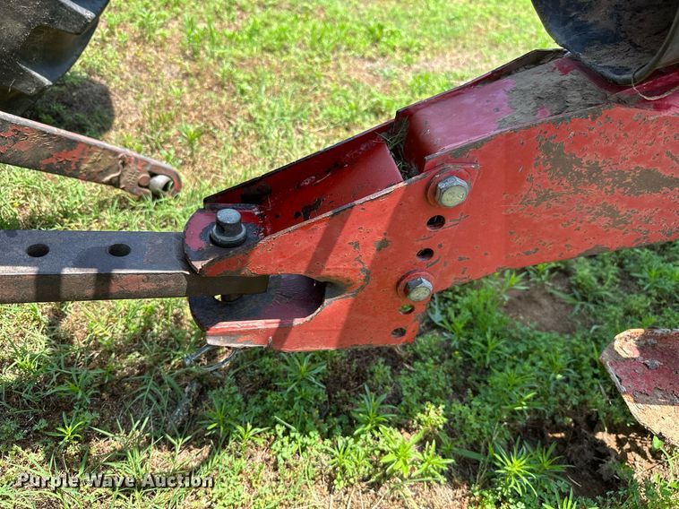 image for item MB9624 1998 New Holland 654  round baler