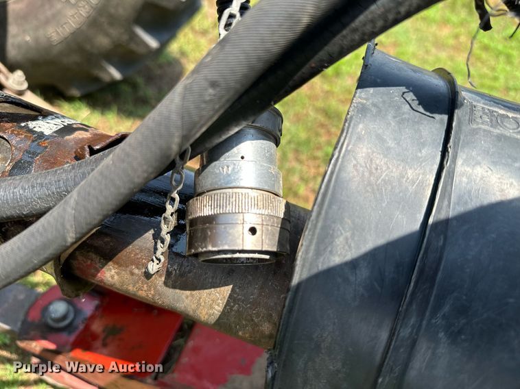 image for item MB9624 1998 New Holland 654  round baler