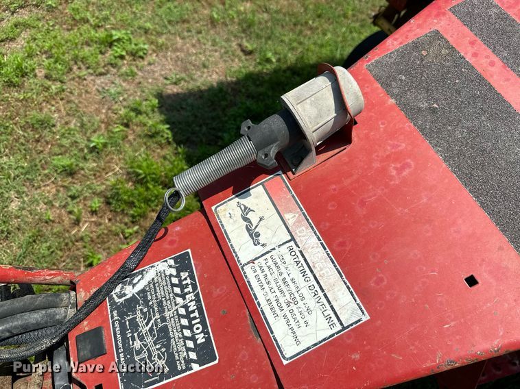 image for item MB9624 1998 New Holland 654  round baler