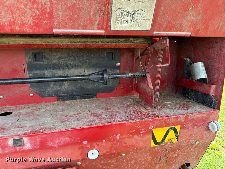 image for item MB9624 1998 New Holland 654  round baler