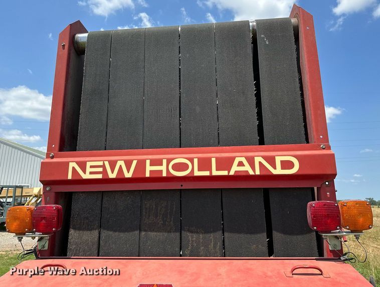 image for item MB9624 1998 New Holland 654  round baler