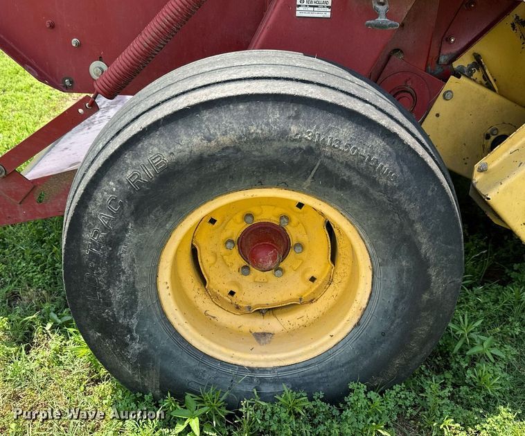 image for item MB9624 1998 New Holland 654  round baler