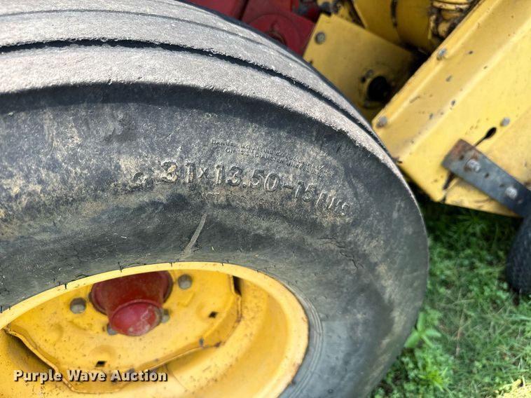 image for item MB9624 1998 New Holland 654  round baler