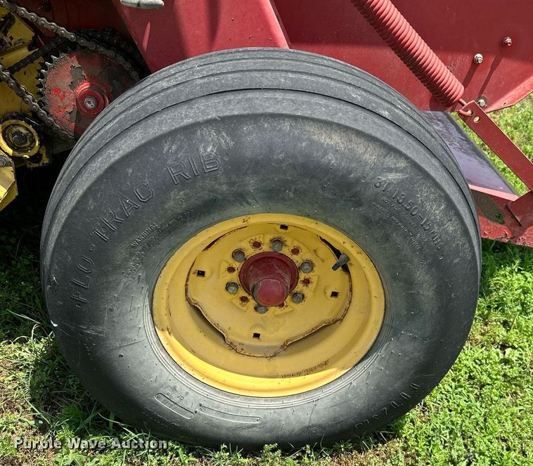 image for item MB9624 1998 New Holland 654  round baler