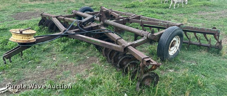 image for item MB9625 John Deere  tandem disk