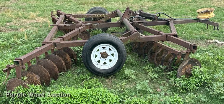 image for item MB9625 John Deere  tandem disk