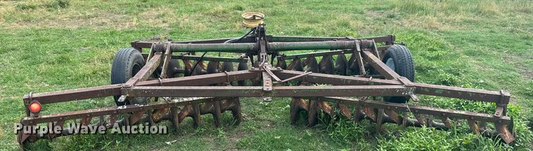 image for item MB9625 John Deere  tandem disk