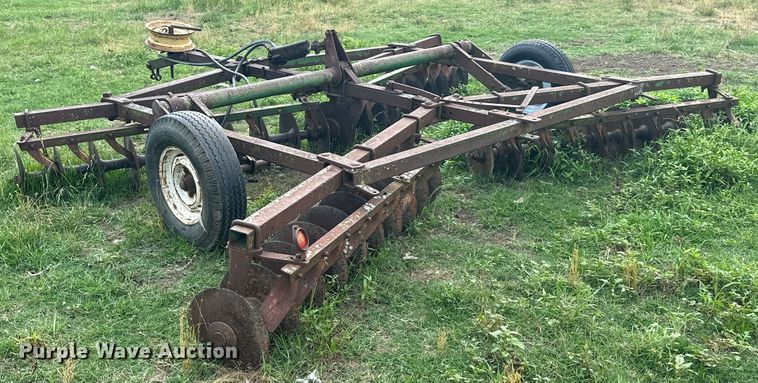 image for item MB9625 John Deere  tandem disk