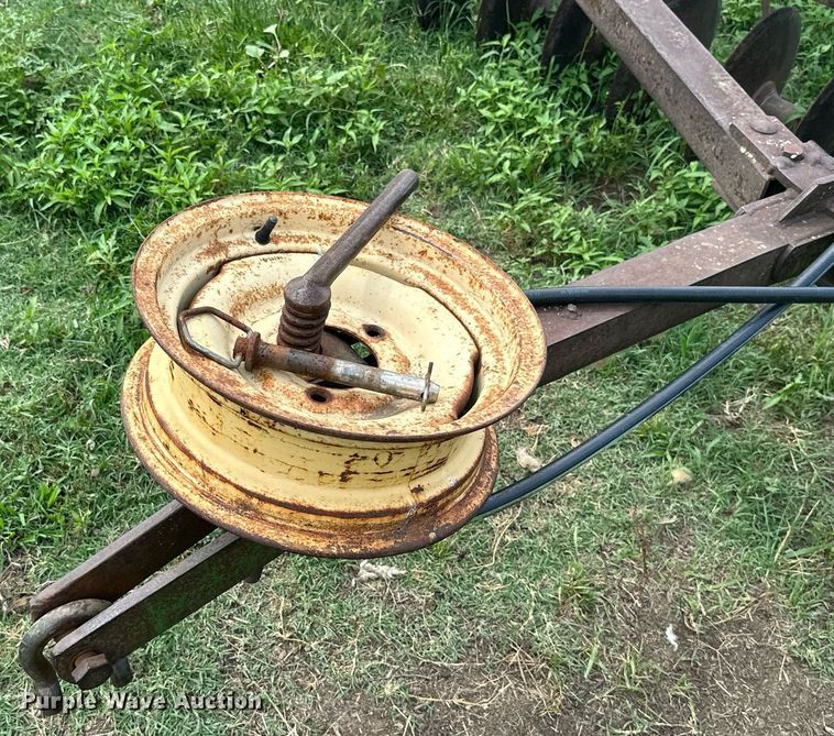 image for item MB9625 John Deere  tandem disk