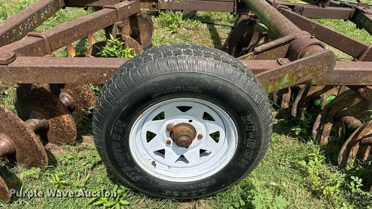 image for item MB9625 John Deere  tandem disk