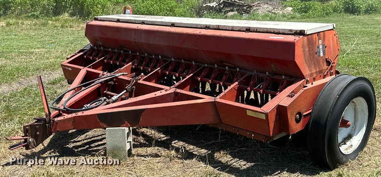 image for item MB9660 International 510  grain drill