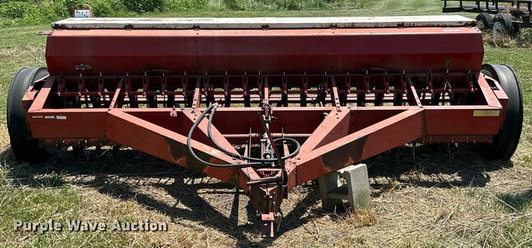 image for item MB9660 International 510  grain drill