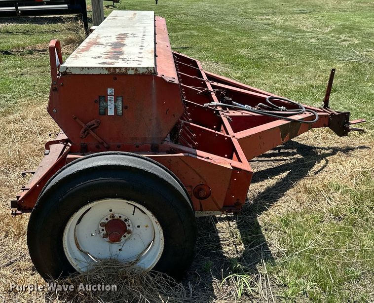 image for item MB9660 International 510  grain drill