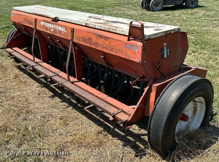 image for item MB9660 International 510  grain drill