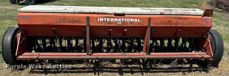 image for item MB9660 International 510  grain drill