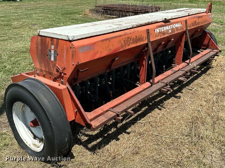 image for item MB9660 International 510  grain drill