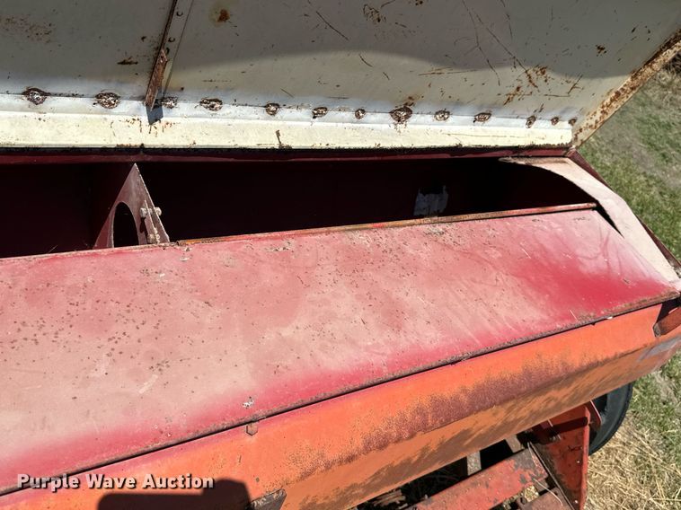 image for item MB9660 International 510  grain drill