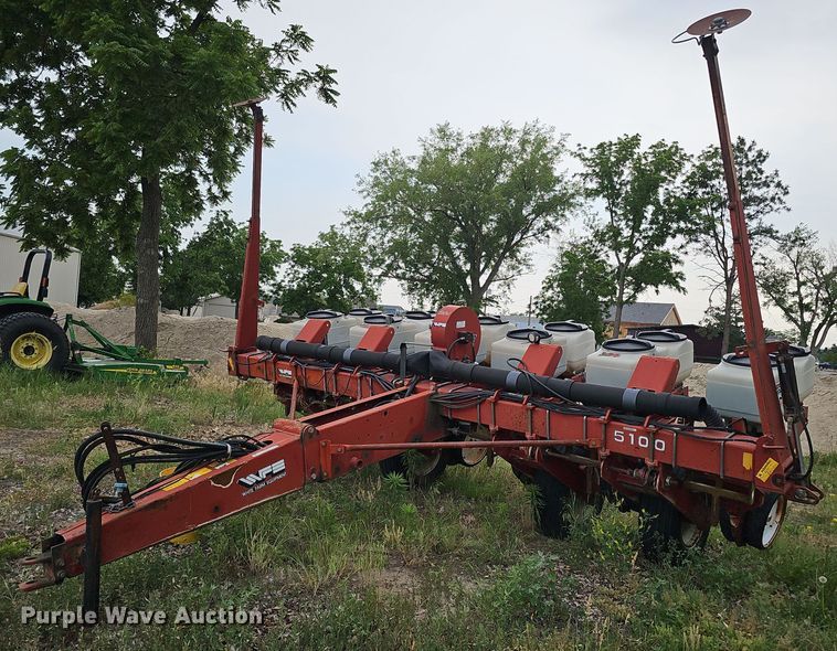 image for item MD9853 White Farm Equipment 5100  planter