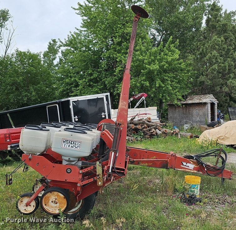 image for item MD9853 White Farm Equipment 5100  planter