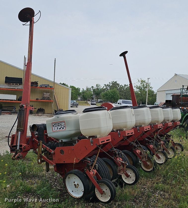 image for item MD9853 White Farm Equipment 5100  planter