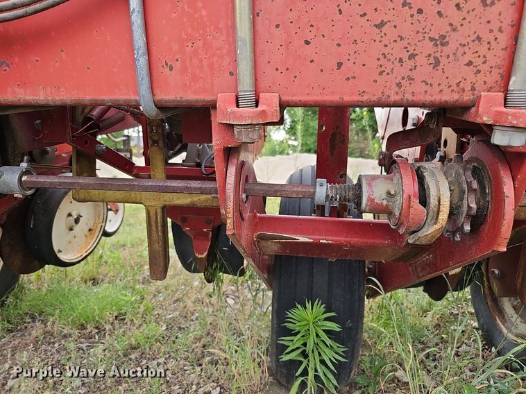 image for item MD9853 White Farm Equipment 5100  planter