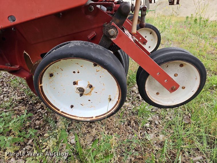 image for item MD9853 White Farm Equipment 5100  planter