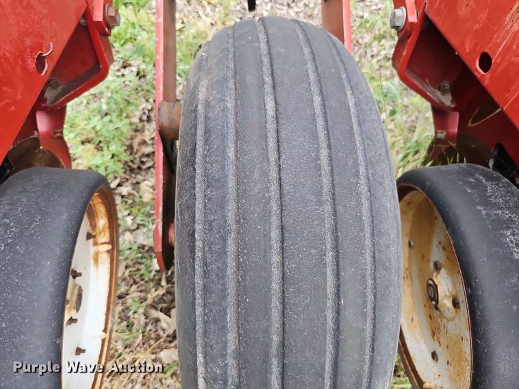 image for item MD9853 White Farm Equipment 5100  planter