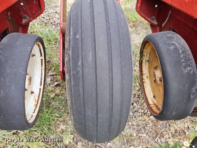 image for item MD9853 White Farm Equipment 5100  planter