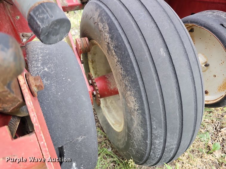 image for item MD9853 White Farm Equipment 5100  planter