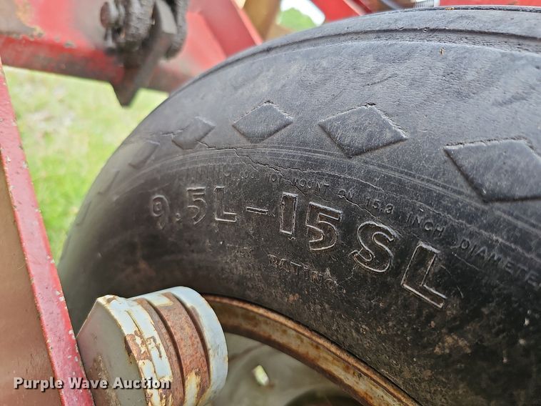 image for item MD9853 White Farm Equipment 5100  planter