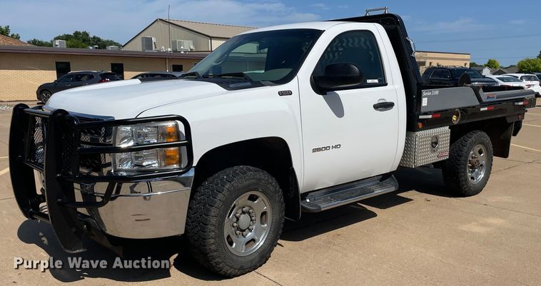 image for item ME9934 2013 Chevrolet Silverado 2500HD  bale bed pickup truck