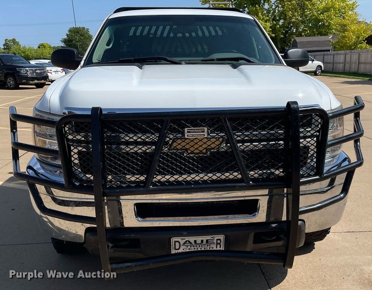 image for item ME9934 2013 Chevrolet Silverado 2500HD  bale bed pickup truck