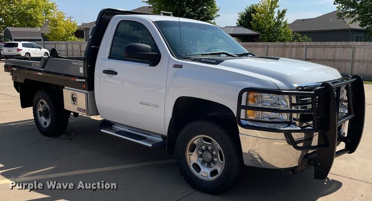 image for item ME9934 2013 Chevrolet Silverado 2500HD  bale bed pickup truck